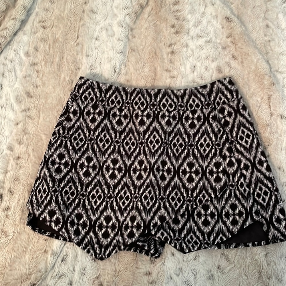 Black white  Mini Skort! Aqua brand xs